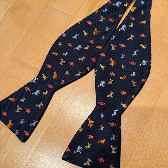 Men’s Silk/Polyester Bowtie, Dog Print - Picture 2 of 4